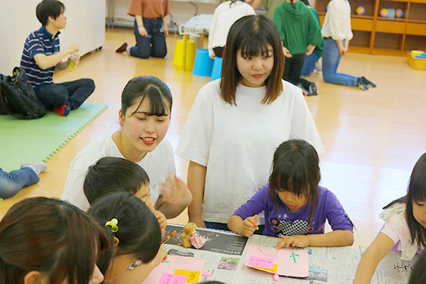 多胎児子育て支援「ジュモ」の様子