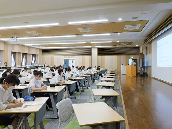 卒業生 徳田 美澪さんの講義